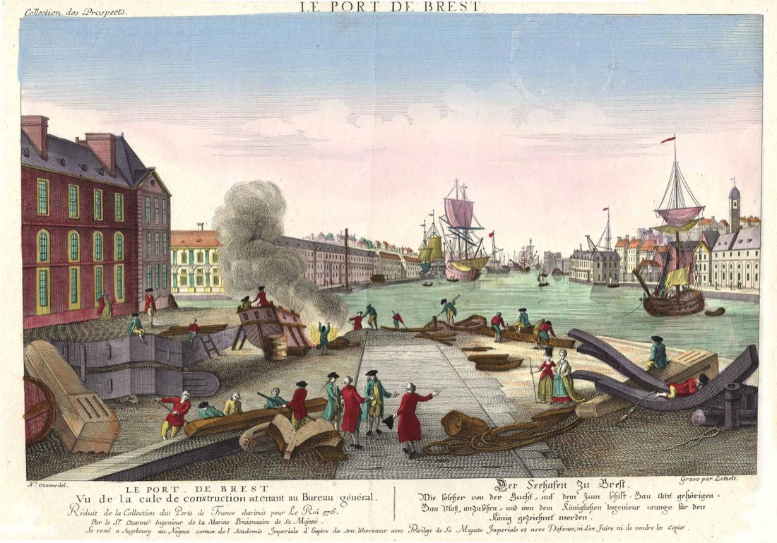 Gravure coloriée du XVIIIe siècle : le port de Brest vu d'une cale de construction, ouvriers, chaloupes, vaisseaux au mouillage dans la Penfeld, grands bâtiments de l'arsenal
